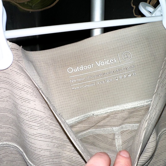 Compression Biker Shorts, high rise, Outdoor Voices neutral colors & pattern - Picture 3 of 4